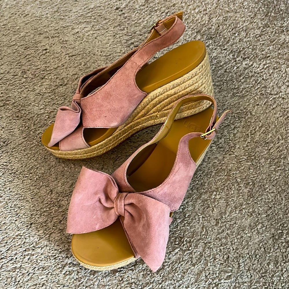 UGG dusty rose suede bow wedges